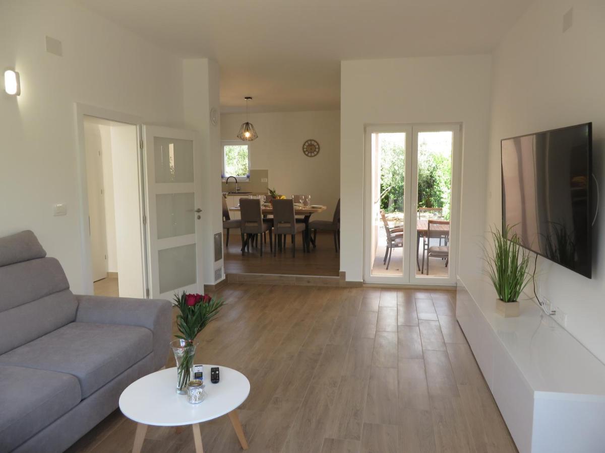 M&L Holliday Home Biograd Na Moru Bagian luar foto