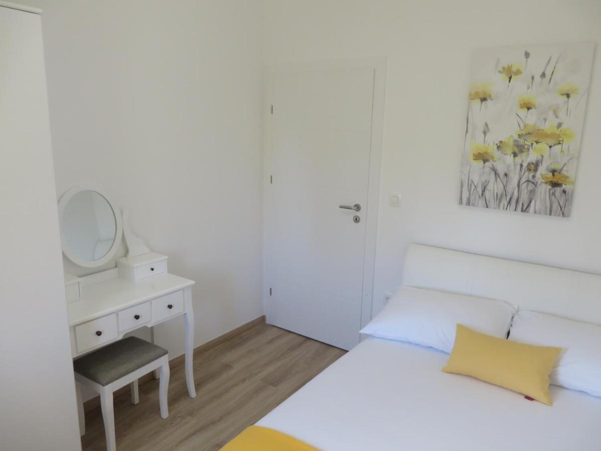 M&L Holliday Home Biograd Na Moru Bagian luar foto